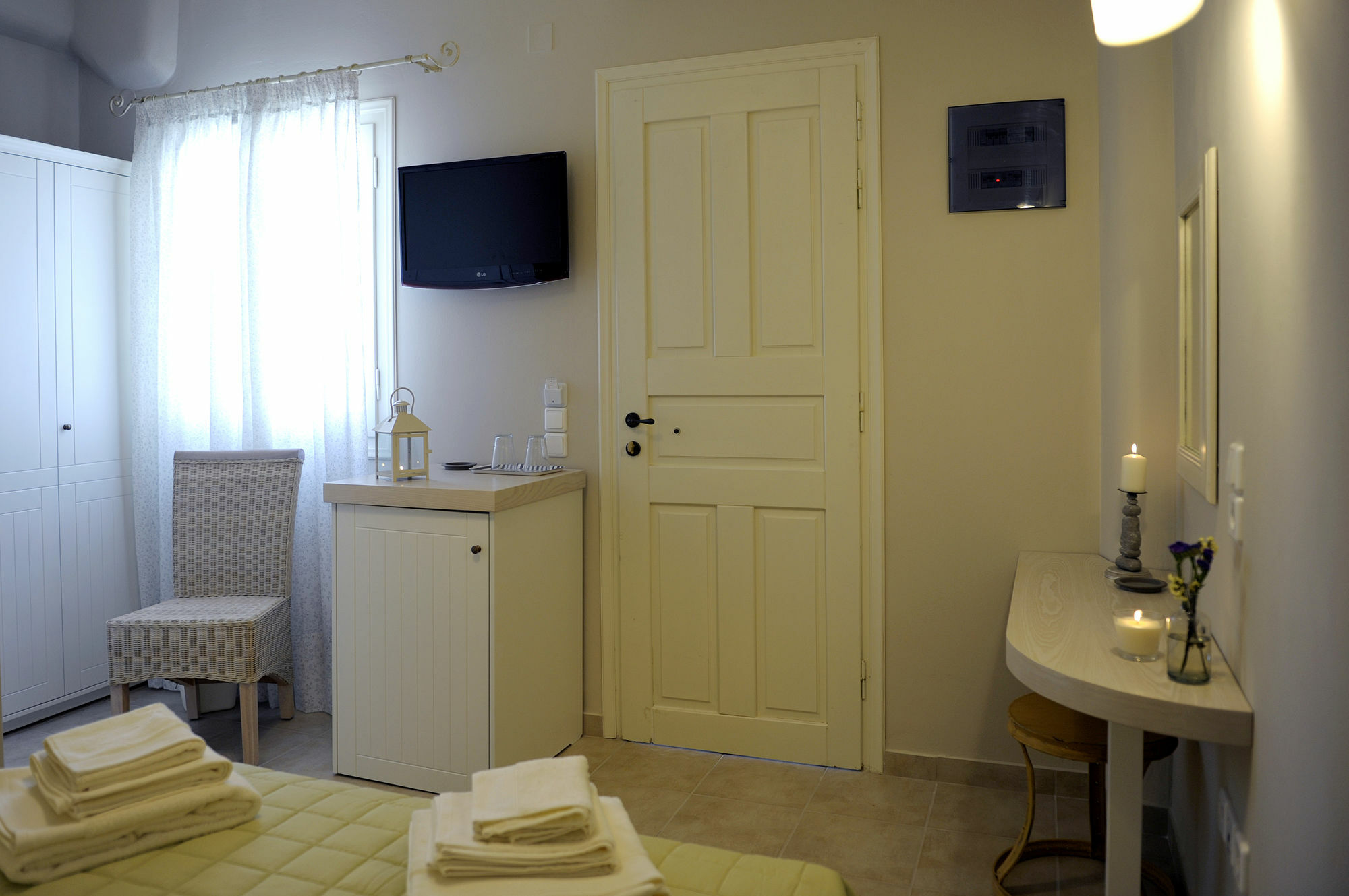 Almyris Hotel Adamantas  Exterior photo